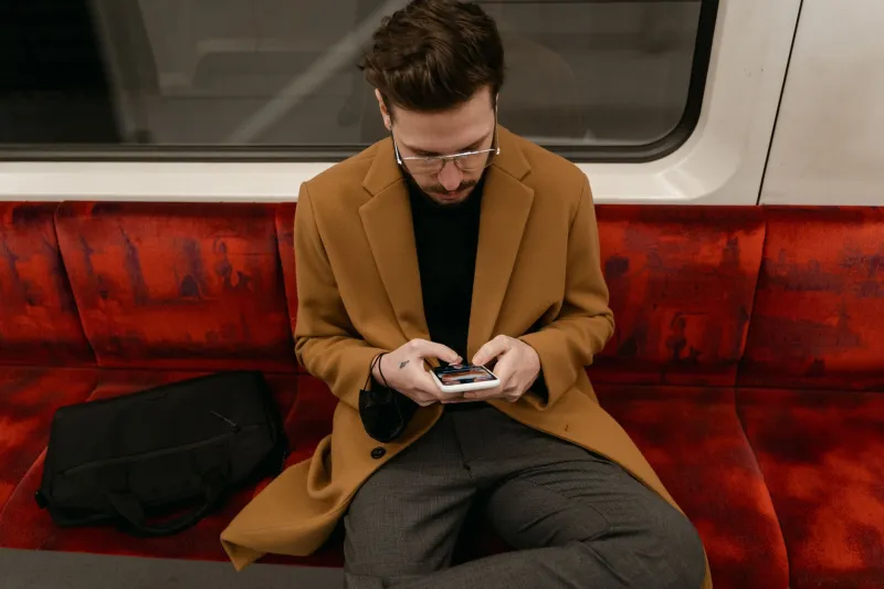 Micro-Moments, Major Returns: How B2B Brands Are Winning Attention in the Spaces Between